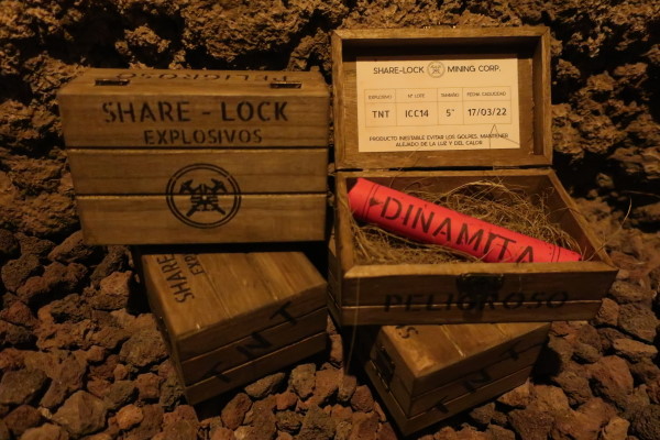 Caja regalo del escape room La mina en Share-Lock Almeria